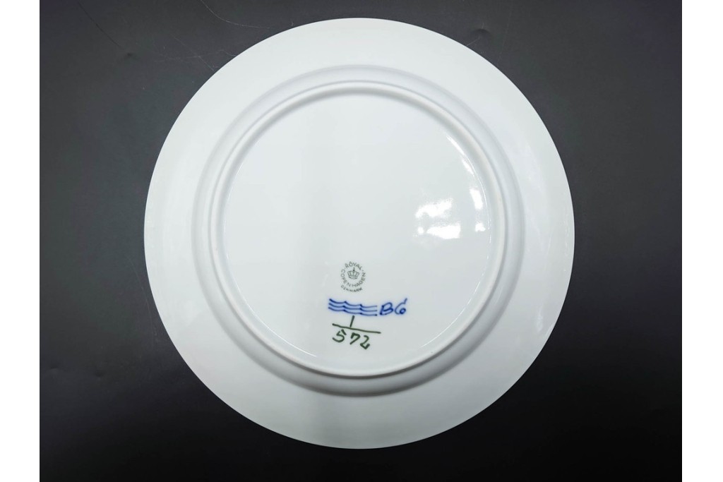 デンマーク製　ROYAL COPENHAGEN(ロイヤルコペンハーゲン)　ブルーフルーテッド　ハーフレース　直径約23cm　プレート3枚セット　(R-087860)