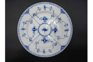 デンマーク製　ROYAL COPENHAGEN(ロイヤルコペンハーゲン)　ブルーフルーテッド　ハーフレース　直径約26cm　プレート3枚セット　(R-087861)