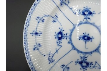 デンマーク製　ROYAL COPENHAGEN(ロイヤルコペンハーゲン)　ブルーフルーテッド　ハーフレース　直径約26cm　プレート3枚セット　(R-087861)