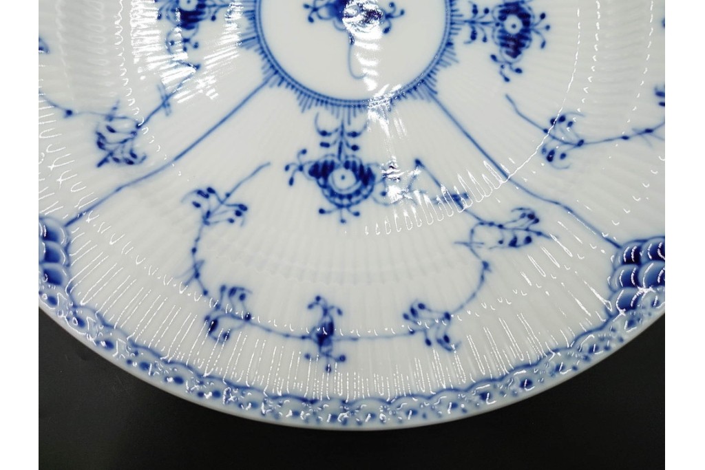 デンマーク製　ROYAL COPENHAGEN(ロイヤルコペンハーゲン)　ブルーフルーテッド　ハーフレース　直径約26cm　プレート3枚セット　(R-087861)