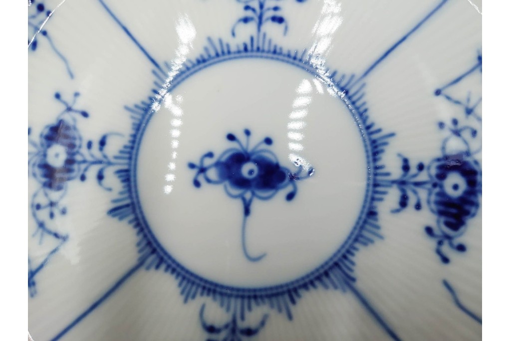 デンマーク製　ROYAL COPENHAGEN(ロイヤルコペンハーゲン)　ブルーフルーテッド　ハーフレース　直径約26cm　プレート3枚セット　(R-087861)