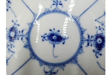 デンマーク製　ROYAL COPENHAGEN(ロイヤルコペンハーゲン)　ブルーフルーテッド　ハーフレース　直径約26cm　プレート3枚セット　(R-087861)