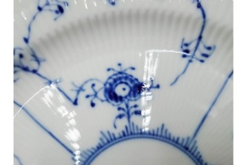 デンマーク製　ROYAL COPENHAGEN(ロイヤルコペンハーゲン)　ブルーフルーテッド　ハーフレース　直径約26cm　プレート3枚セット　(R-087861)