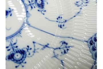 デンマーク製　ROYAL COPENHAGEN(ロイヤルコペンハーゲン)　ブルーフルーテッド　ハーフレース　直径約26cm　プレート3枚セット　(R-087861)