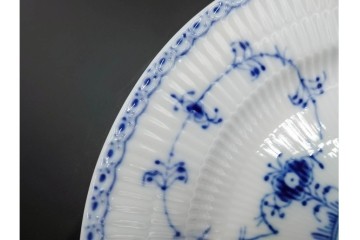 デンマーク製　ROYAL COPENHAGEN(ロイヤルコペンハーゲン)　ブルーフルーテッド　ハーフレース　直径約26cm　プレート3枚セット　(R-087861)
