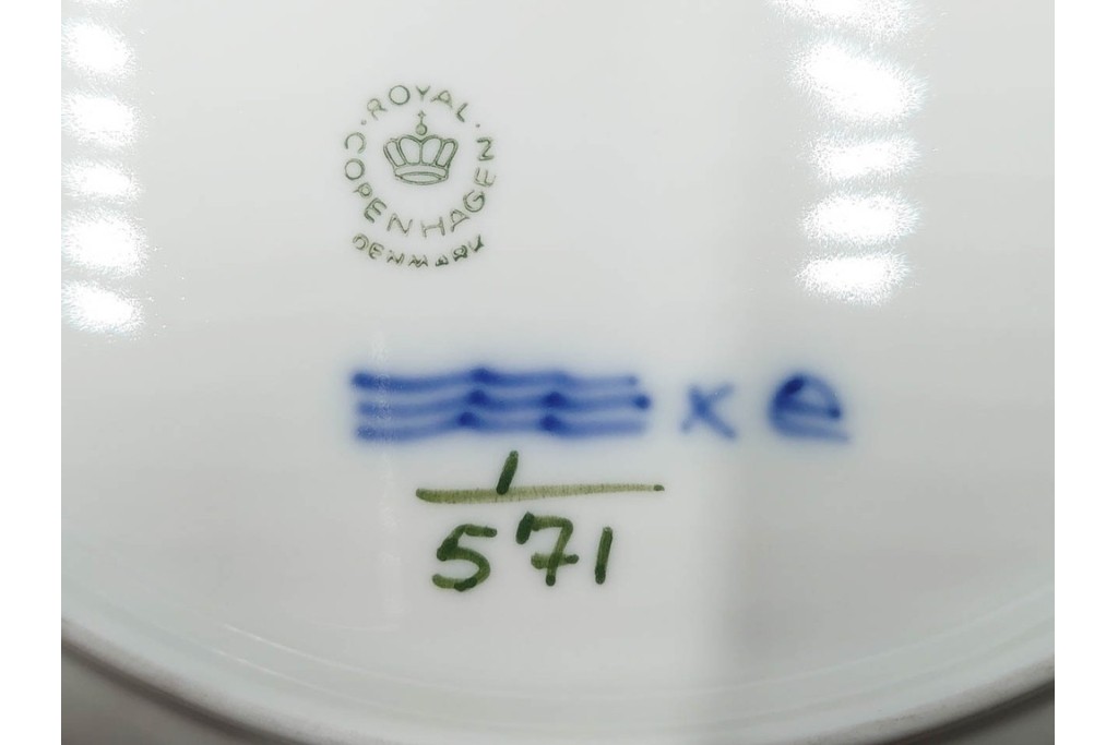 デンマーク製　ROYAL COPENHAGEN(ロイヤルコペンハーゲン)　ブルーフルーテッド　ハーフレース　直径約26cm　プレート3枚セット　(R-087861)