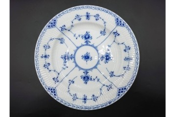 デンマーク製　ROYAL COPENHAGEN(ロイヤルコペンハーゲン)　ブルーフルーテッド　ハーフレース　直径約26cm　プレート3枚セット　(R-087861)
