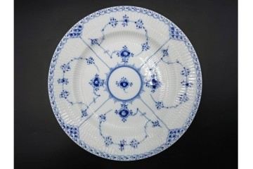 デンマーク製　ROYAL COPENHAGEN(ロイヤルコペンハーゲン)　ブルーフルーテッド　ハーフレース　直径約26cm　プレート3枚セット　(R-087862)