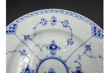 デンマーク製　ROYAL COPENHAGEN(ロイヤルコペンハーゲン)　ブルーフルーテッド　ハーフレース　直径約26cm　プレート3枚セット　(R-087862)
