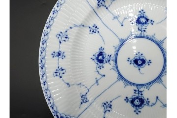 デンマーク製　ROYAL COPENHAGEN(ロイヤルコペンハーゲン)　ブルーフルーテッド　ハーフレース　直径約26cm　プレート3枚セット　(R-087862)