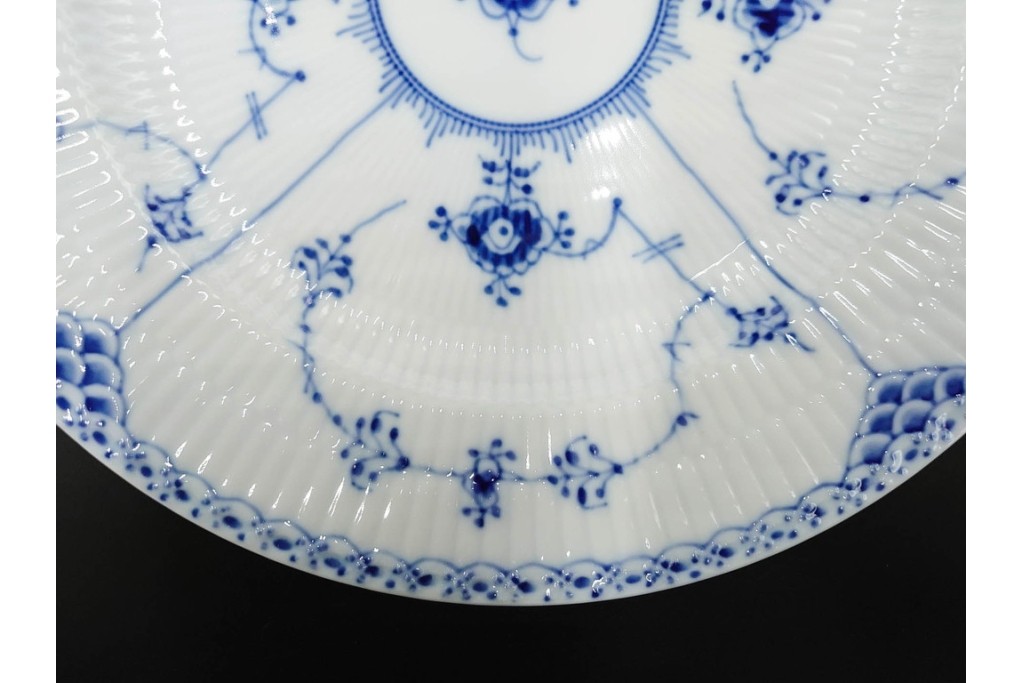 デンマーク製　ROYAL COPENHAGEN(ロイヤルコペンハーゲン)　ブルーフルーテッド　ハーフレース　直径約26cm　プレート3枚セット　(R-087862)