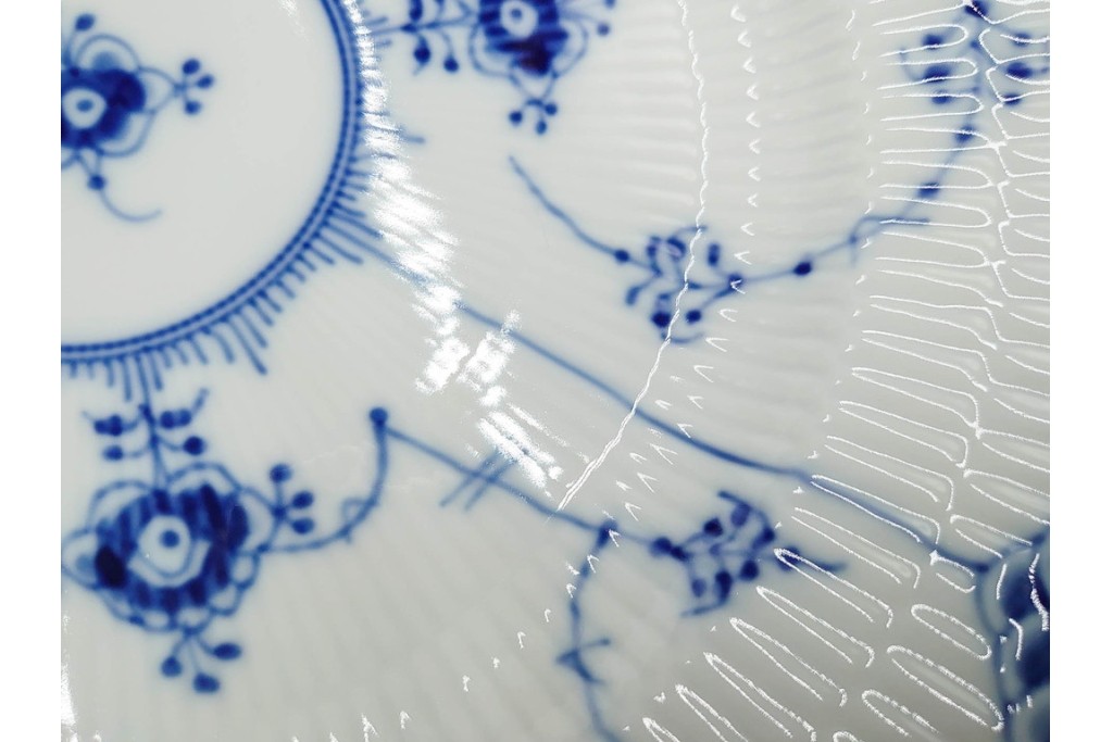 デンマーク製　ROYAL COPENHAGEN(ロイヤルコペンハーゲン)　ブルーフルーテッド　ハーフレース　直径約26cm　プレート3枚セット　(R-087862)