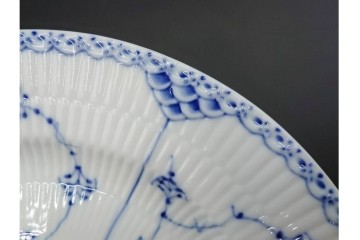 デンマーク製　ROYAL COPENHAGEN(ロイヤルコペンハーゲン)　ブルーフルーテッド　ハーフレース　直径約26cm　プレート3枚セット　(R-087862)