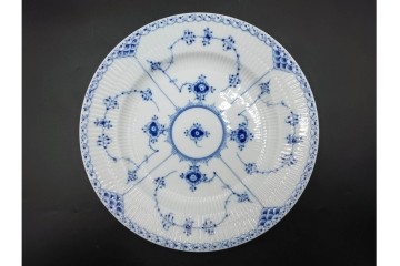 デンマーク製　ROYAL COPENHAGEN(ロイヤルコペンハーゲン)　ブルーフルーテッド　ハーフレース　直径約26cm　プレート3枚セット　(R-087862)