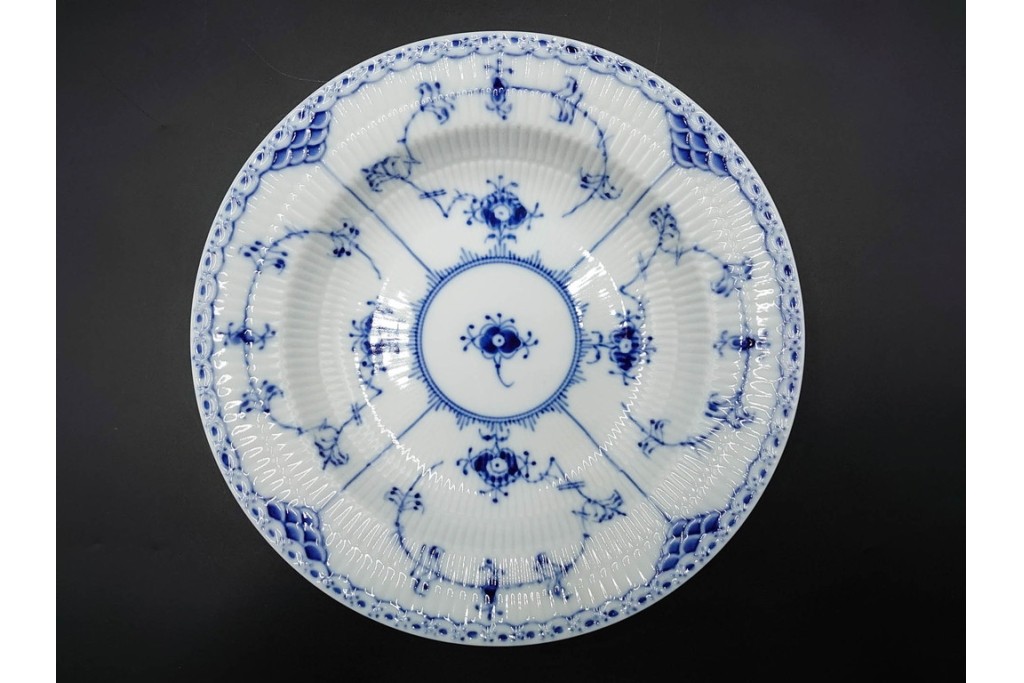 デンマーク製　ROYAL COPENHAGEN(ロイヤルコペンハーゲン)　ブルーフルーテッド　ハーフレース　直径約22cm　ディーププレート3枚セット　定価(3枚合計)9万9千円　(R-087863)