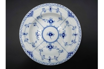 デンマーク製　ROYAL COPENHAGEN(ロイヤルコペンハーゲン)　ブルーフルーテッド　ハーフレース　直径約22cm　ディーププレート3枚セット　定価(3枚合計)9万9千円　(R-087863)