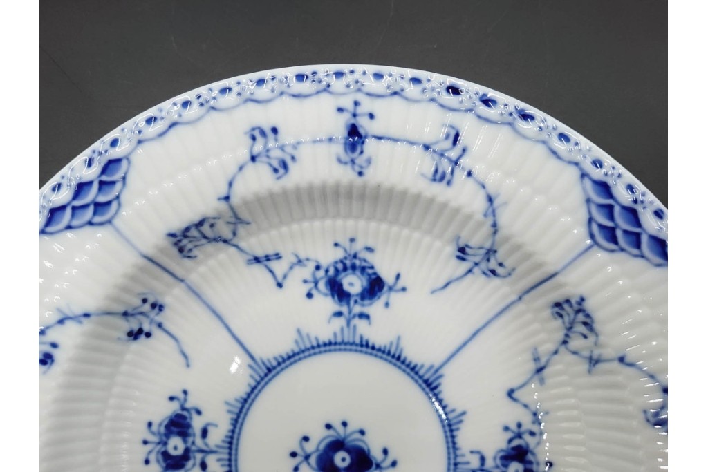 デンマーク製　ROYAL COPENHAGEN(ロイヤルコペンハーゲン)　ブルーフルーテッド　ハーフレース　直径約22cm　ディーププレート3枚セット　定価(3枚合計)9万9千円　(R-087863)