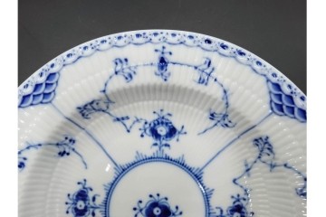 デンマーク製　ROYAL COPENHAGEN(ロイヤルコペンハーゲン)　ブルーフルーテッド　ハーフレース　直径約22cm　ディーププレート3枚セット　定価(3枚合計)9万9千円　(R-087863)