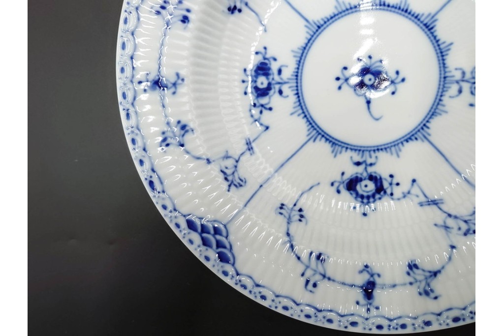 デンマーク製　ROYAL COPENHAGEN(ロイヤルコペンハーゲン)　ブルーフルーテッド　ハーフレース　直径約22cm　ディーププレート3枚セット　定価(3枚合計)9万9千円　(R-087863)