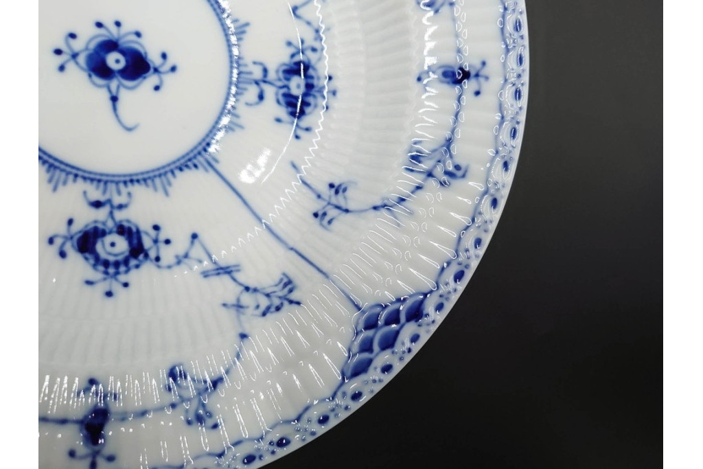デンマーク製　ROYAL COPENHAGEN(ロイヤルコペンハーゲン)　ブルーフルーテッド　ハーフレース　直径約22cm　ディーププレート3枚セット　定価(3枚合計)9万9千円　(R-087863)