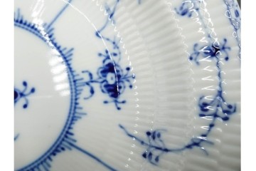 デンマーク製　ROYAL COPENHAGEN(ロイヤルコペンハーゲン)　ブルーフルーテッド　ハーフレース　直径約22cm　ディーププレート3枚セット　定価(3枚合計)9万9千円　(R-087863)
