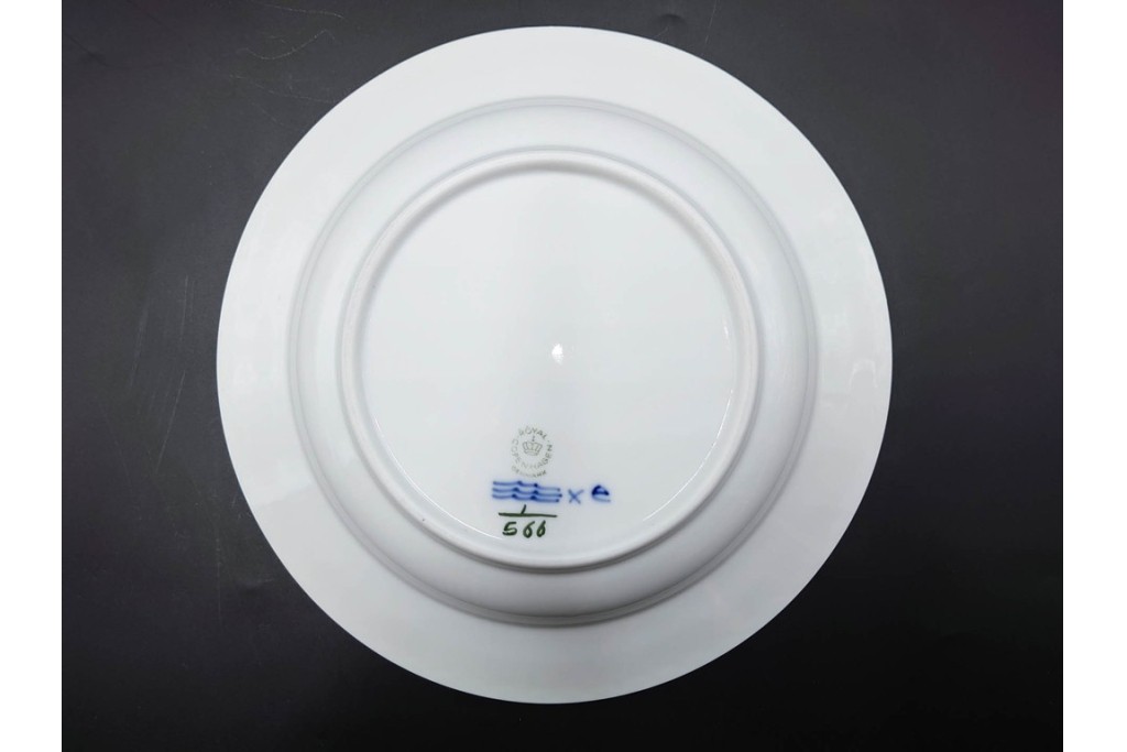 デンマーク製　ROYAL COPENHAGEN(ロイヤルコペンハーゲン)　ブルーフルーテッド　ハーフレース　直径約22cm　ディーププレート3枚セット　定価(3枚合計)9万9千円　(R-087863)