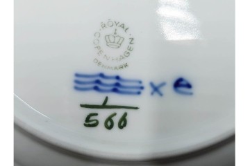 デンマーク製　ROYAL COPENHAGEN(ロイヤルコペンハーゲン)　ブルーフルーテッド　ハーフレース　直径約22cm　ディーププレート3枚セット　定価(3枚合計)9万9千円　(R-087863)