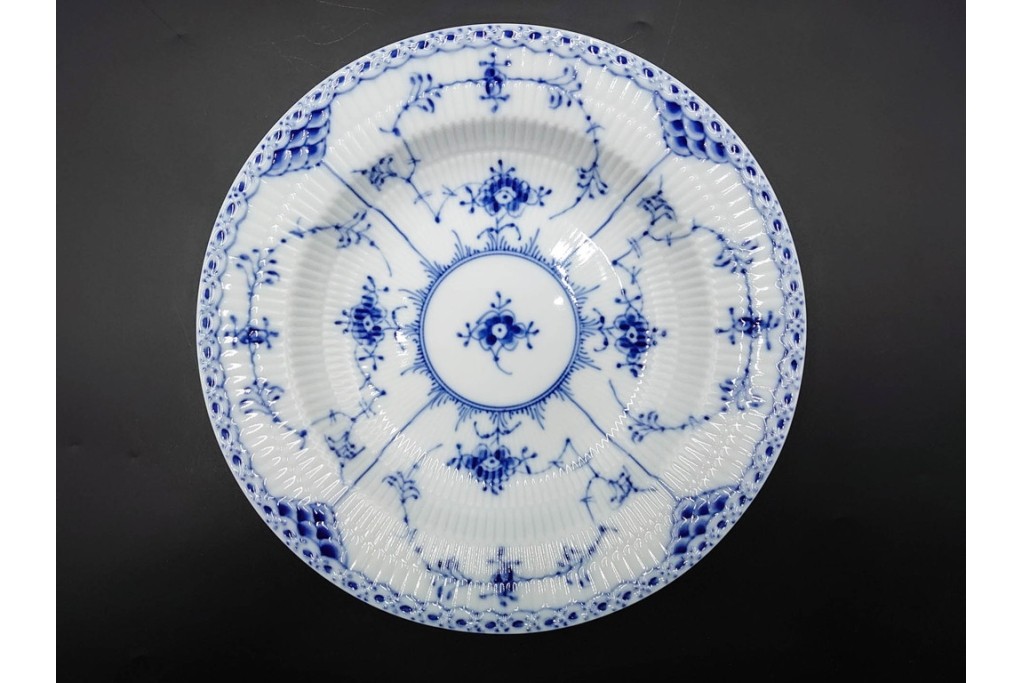 デンマーク製　ROYAL COPENHAGEN(ロイヤルコペンハーゲン)　ブルーフルーテッド　ハーフレース　直径約22cm　ディーププレート3枚セット　定価(3枚合計)9万9千円　(R-087863)
