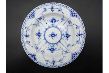 デンマーク製　ROYAL COPENHAGEN(ロイヤルコペンハーゲン)　ブルーフルーテッド　ハーフレース　直径約22cm　ディーププレート3枚セット　定価(3枚合計)9万9千円　(R-087863)