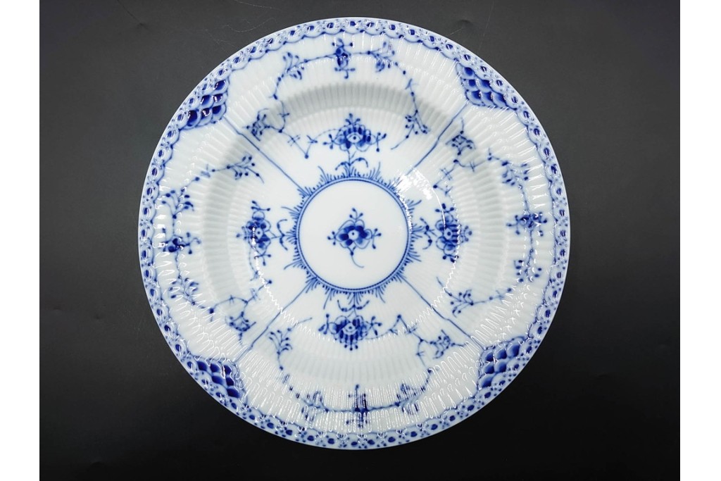 デンマーク製　ROYAL COPENHAGEN(ロイヤルコペンハーゲン)　ブルーフルーテッド　ハーフレース　直径約22cm　ディーププレート3枚セット　定価(3枚合計)9万9千円　(R-087863)