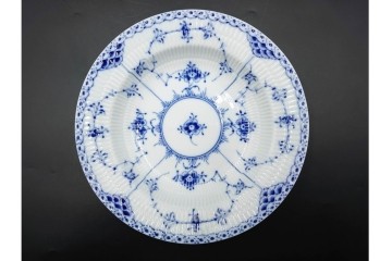 デンマーク製　ROYAL COPENHAGEN(ロイヤルコペンハーゲン)　ブルーフルーテッド　ハーフレース　直径約22cm　ディーププレート3枚セット　定価(3枚合計)9万9千円　(R-087863)