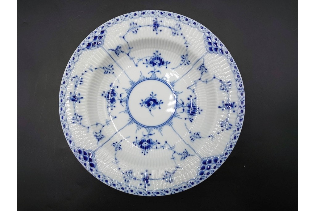 デンマーク製　ROYAL COPENHAGEN(ロイヤルコペンハーゲン)　ブルーフルーテッド　ハーフレース　直径約22cm　ディーププレート3枚セット　定価(3枚合計)9万9千円　(R-087864)