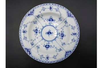デンマーク製　ROYAL COPENHAGEN(ロイヤルコペンハーゲン)　ブルーフルーテッド　ハーフレース　直径約22cm　ディーププレート3枚セット　定価(3枚合計)9万9千円　(R-087864)