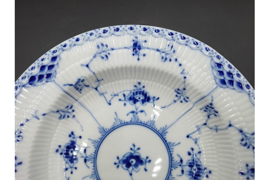 デンマーク製　ROYAL COPENHAGEN(ロイヤルコペンハーゲン)　ブルーフルーテッド　ハーフレース　直径約22cm　ディーププレート3枚セット　定価(3枚合計)9万9千円　(R-087864)
