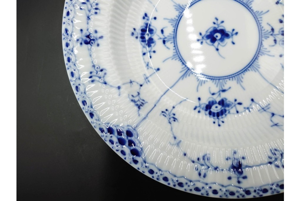 デンマーク製　ROYAL COPENHAGEN(ロイヤルコペンハーゲン)　ブルーフルーテッド　ハーフレース　直径約22cm　ディーププレート3枚セット　定価(3枚合計)9万9千円　(R-087864)