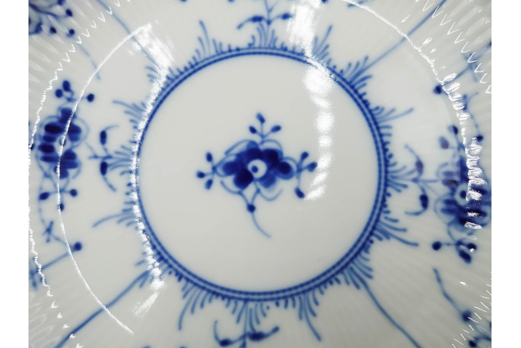 デンマーク製　ROYAL COPENHAGEN(ロイヤルコペンハーゲン)　ブルーフルーテッド　ハーフレース　直径約22cm　ディーププレート3枚セット　定価(3枚合計)9万9千円　(R-087864)