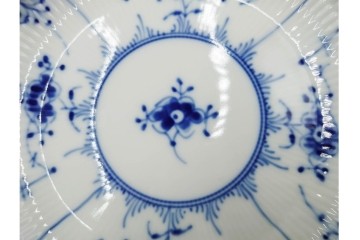 デンマーク製　ROYAL COPENHAGEN(ロイヤルコペンハーゲン)　ブルーフルーテッド　ハーフレース　直径約22cm　ディーププレート3枚セット　定価(3枚合計)9万9千円　(R-087864)