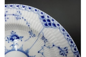デンマーク製　ROYAL COPENHAGEN(ロイヤルコペンハーゲン)　ブルーフルーテッド　ハーフレース　直径約22cm　ディーププレート3枚セット　定価(3枚合計)9万9千円　(R-087864)