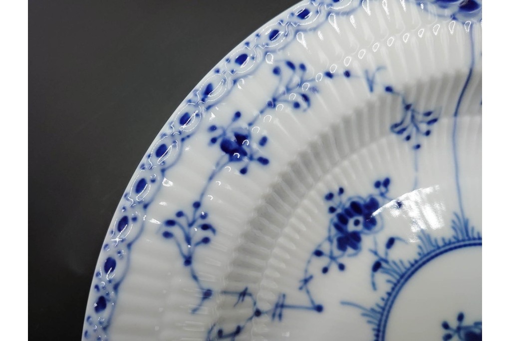 デンマーク製　ROYAL COPENHAGEN(ロイヤルコペンハーゲン)　ブルーフルーテッド　ハーフレース　直径約22cm　ディーププレート3枚セット　定価(3枚合計)9万9千円　(R-087864)