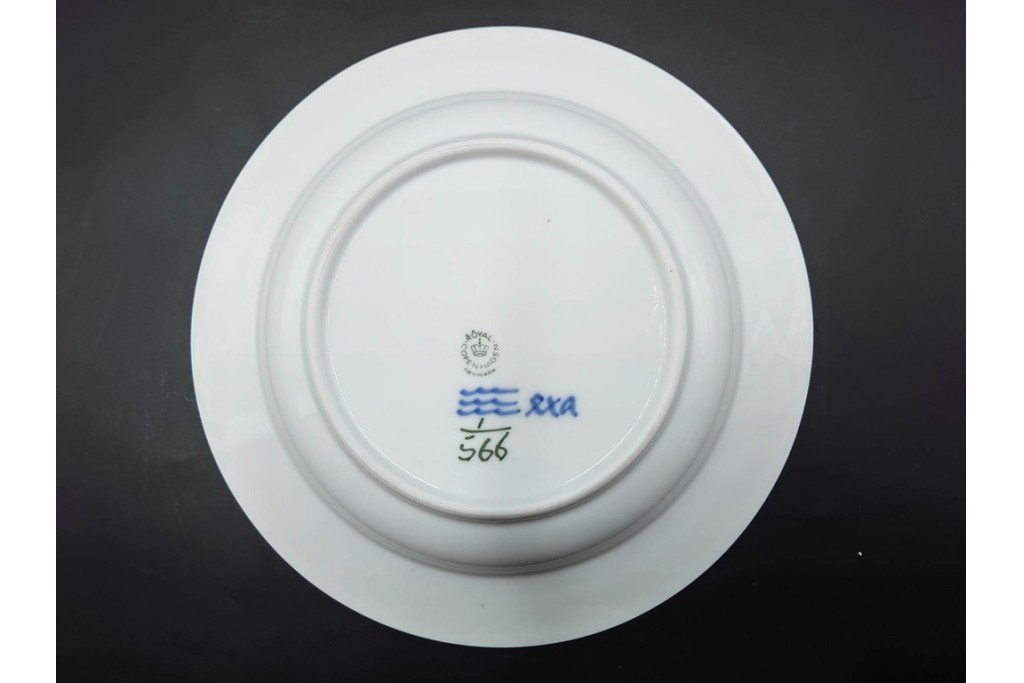 デンマーク製　ROYAL COPENHAGEN(ロイヤルコペンハーゲン)　ブルーフルーテッド　ハーフレース　直径約22cm　ディーププレート3枚セット　定価(3枚合計)9万9千円　(R-087864)
