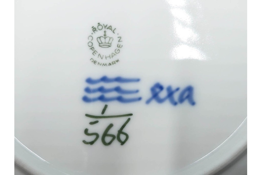 デンマーク製　ROYAL COPENHAGEN(ロイヤルコペンハーゲン)　ブルーフルーテッド　ハーフレース　直径約22cm　ディーププレート3枚セット　定価(3枚合計)9万9千円　(R-087864)