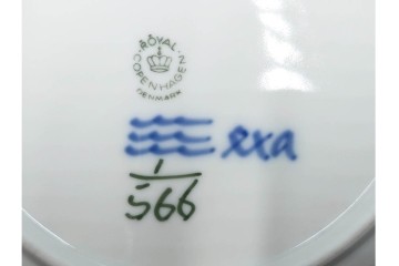 デンマーク製　ROYAL COPENHAGEN(ロイヤルコペンハーゲン)　ブルーフルーテッド　ハーフレース　直径約22cm　ディーププレート3枚セット　定価(3枚合計)9万9千円　(R-087864)