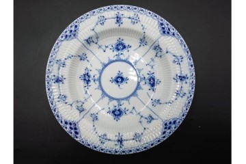 デンマーク製　ROYAL COPENHAGEN(ロイヤルコペンハーゲン)　ブルーフルーテッド　ハーフレース　直径約22cm　ディーププレート3枚セット　定価(3枚合計)9万9千円　(R-087864)
