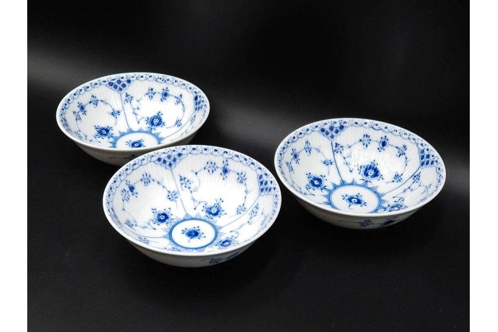 デンマーク製　ROYAL COPENHAGEN(ロイヤルコペンハーゲン)　ブルーフルーテッド　ハーフレース　約16cm　ボウル3点セット　定価(3点合計)約8万2千円　(R-087865)