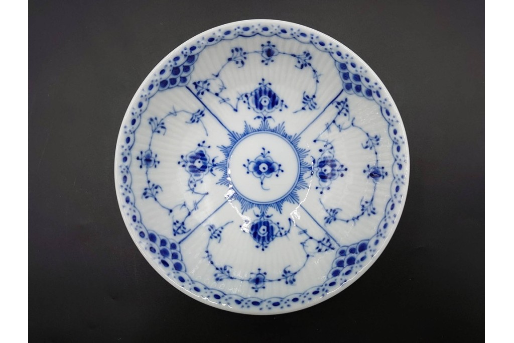 デンマーク製　ROYAL COPENHAGEN(ロイヤルコペンハーゲン)　ブルーフルーテッド　ハーフレース　約16cm　ボウル3点セット　定価(3点合計)約8万2千円　(R-087865)