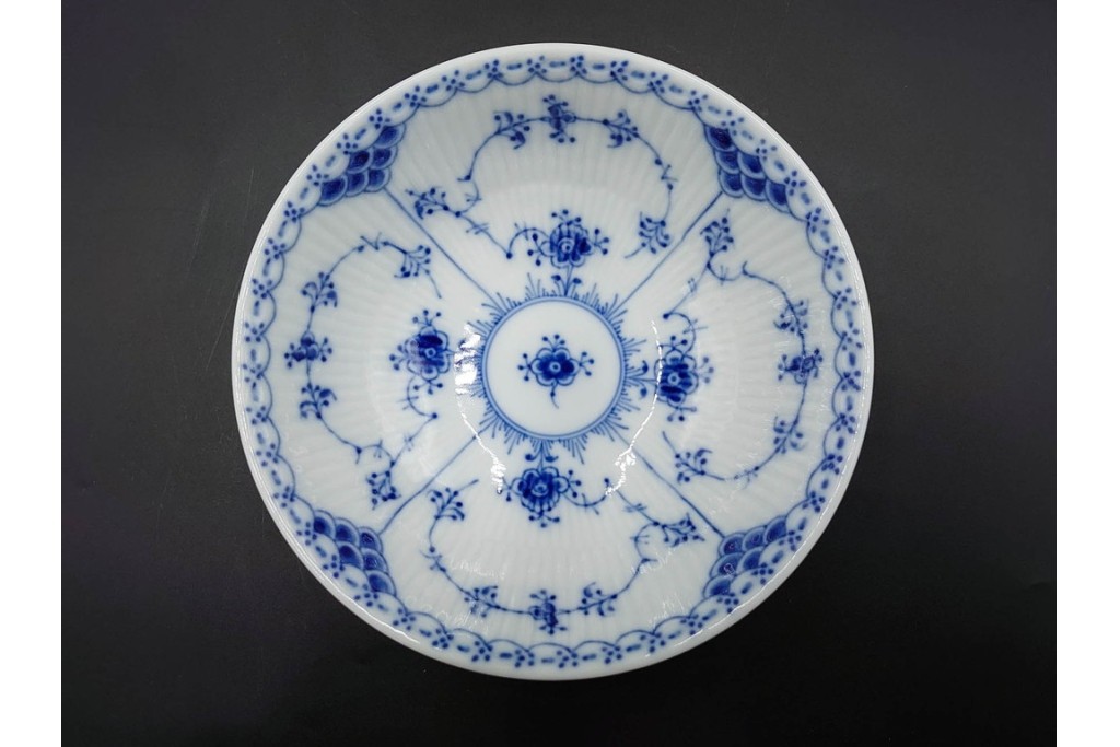デンマーク製　ROYAL COPENHAGEN(ロイヤルコペンハーゲン)　ブルーフルーテッド　ハーフレース　約16cm　ボウル3点セット　定価(3点合計)約8万2千円　(R-087866)