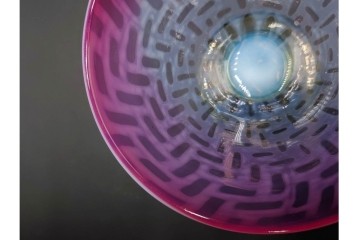 大正期の当時物　ラッパ型　赤緑・乳白色　籠目文が印象的なウランガラスの氷コップ　(R-087871)
