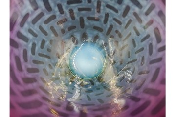 大正期の当時物　ラッパ型　赤緑・乳白色　籠目文が印象的なウランガラスの氷コップ　(R-087871)