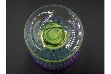 大正期の当時物　ラッパ型　赤緑・乳白色　籠目文が印象的なウランガラスの氷コップ　(R-087871)