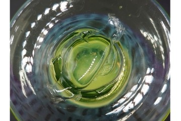 大正期の当時物　ラッパ型　赤緑・乳白色　籠目文が印象的なウランガラスの氷コップ　(R-087871)